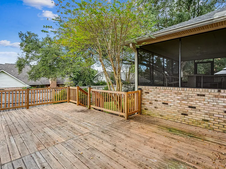 1960 Woodbridge Dr — Photo 12