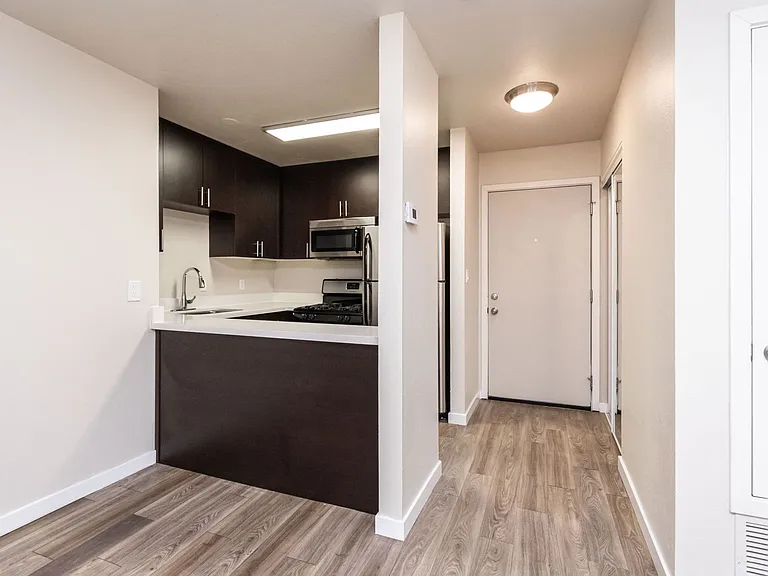 Riverbend Apartments — Photo 9