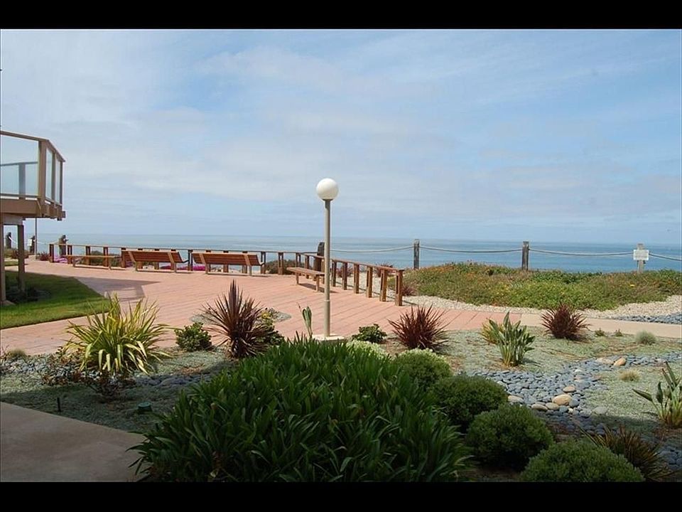 grounds at Solana Beach & Tennis Club