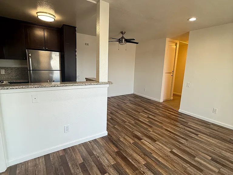 1600 W Carson St #212 — Photo 10