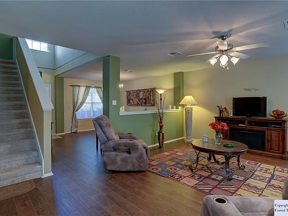 5th image of 221 Clydesdale St