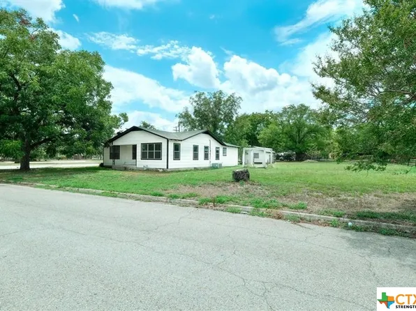 122 S Travis St, Rockdale, TX 76567