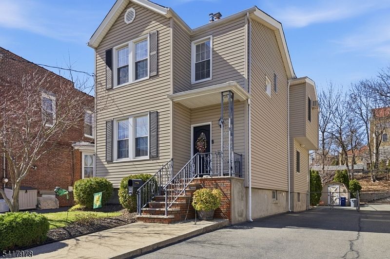 1st image of 9 Vreeland Ave
