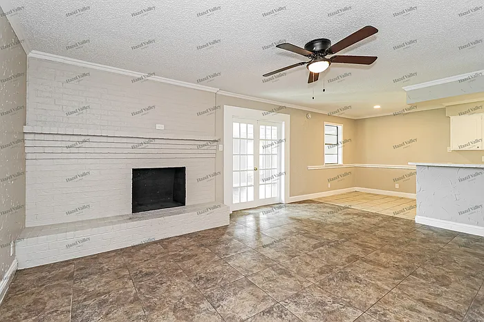 3 bed, 1.5 bath, 1455 sqft, $1,895 — Photo 3