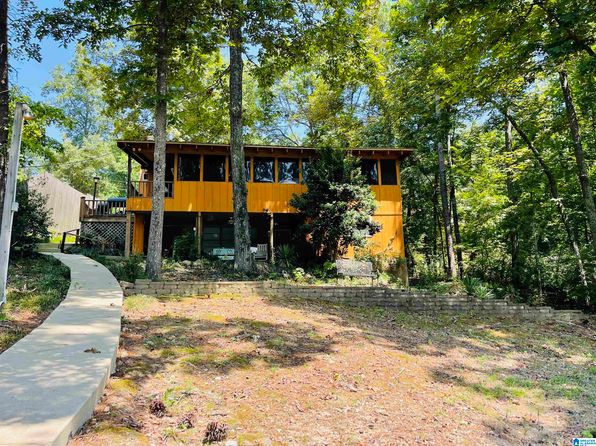 805 N Lakeshore Dr, Talladega, AL 35160