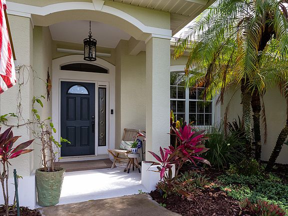 3rd image of 240 Seaglass Dr