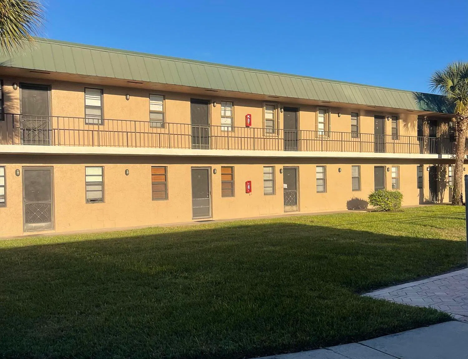 1 bed, 1.0 bath, 424 sqft, $1,350 — Photo 1