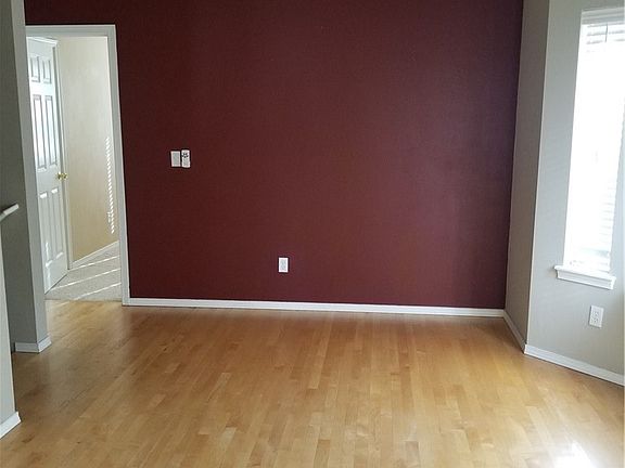 3rd image of 807 N 145th Ct