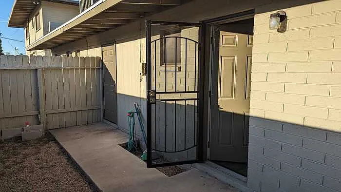 2326 E Pinchot Ave #10 — Photo 15
