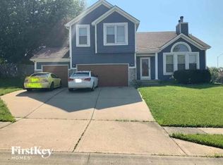 10001 N Highland Ter, Kansas City, MO 64155