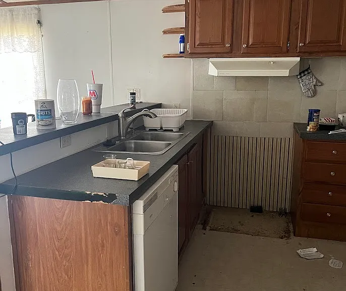 340 E North St #14 — Photo 13
