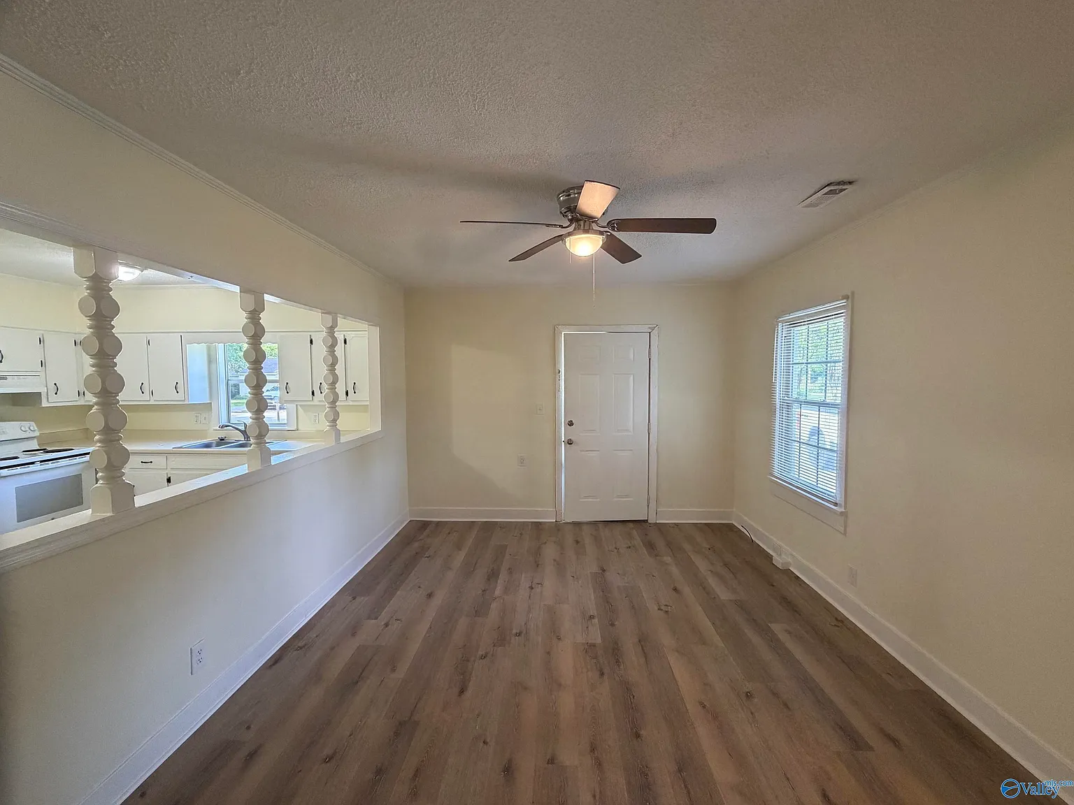 3 bed, 1.0 bath, 908 sqft, $1,000 — Photo 4
