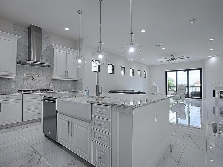 7661 Toscana Blvd — Photo 5