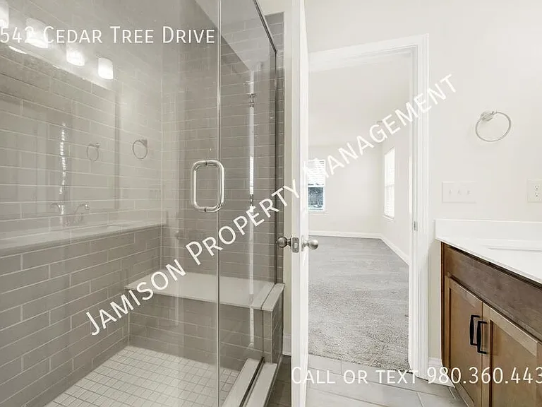 1542 Cedar Tree Dr — Photo 22