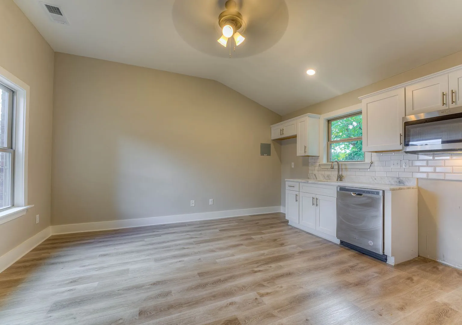Charming Newer 1-Bedroom Home in Vollintine-Evergreen — Photo 2