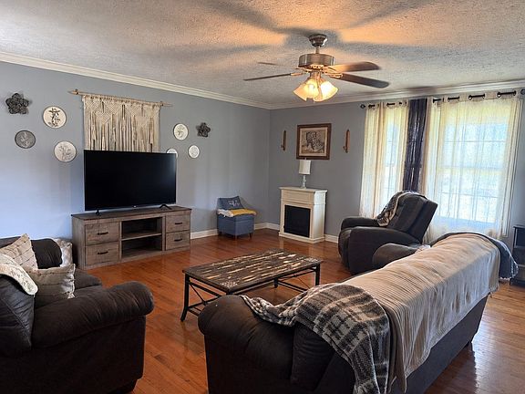 5th image of 10 Carnes Rd