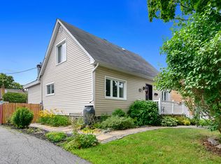 1066 Richard Ave, Ottawa, ON K1H 8C4