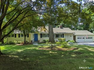 27 Archer Ln, Stamford, CT 06905
