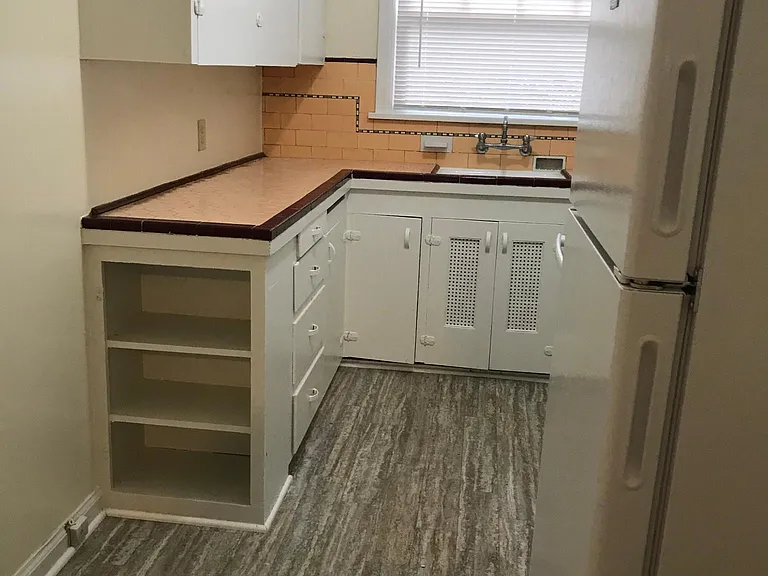 2374 NW Northrup St #6 — Photo 12