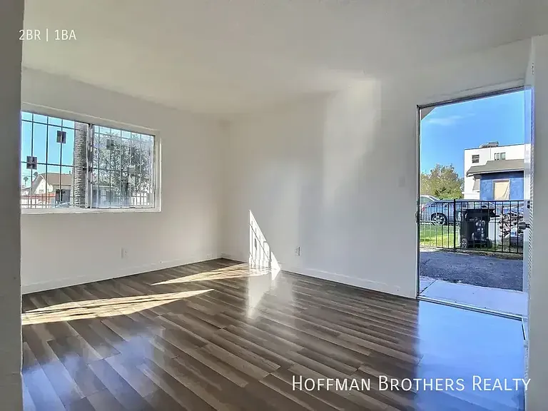 517 W 84th St #7 — Photo 11