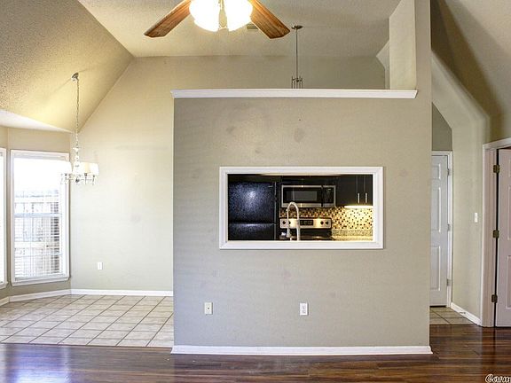 5th image of 307 Country Squire Ln