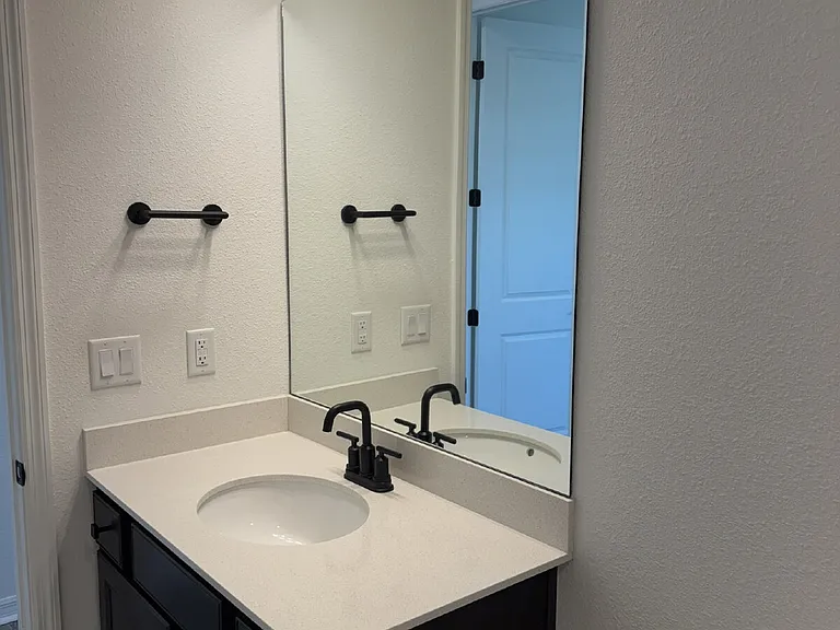 236 Hawthorn Park Cir — Photo 23