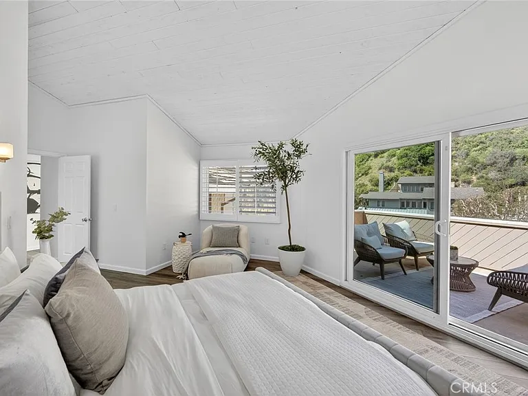 431 Nyes Pl — Photo 32