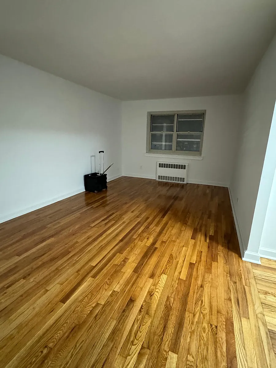 Building Photo - 13505 Hoover Ave #3