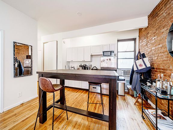 5th image of 6 Charles St APT 3A