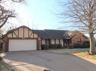 2204 Cowan Pl, Moore, OK 73160