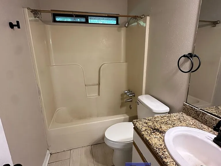 Grand Oaks Apartment Homes — Photo 24