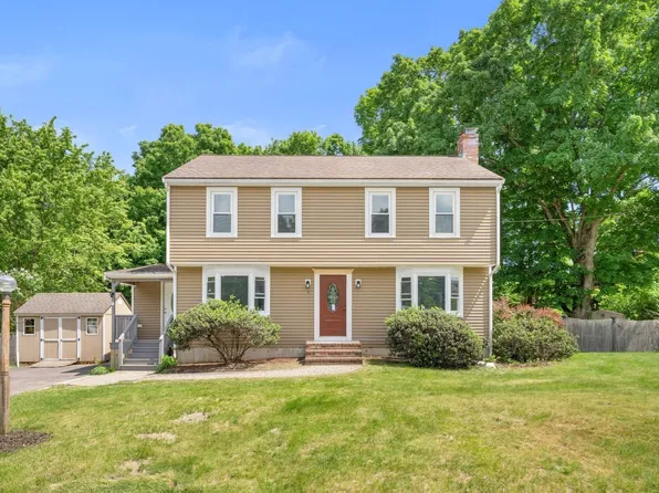 5 Tuckoosa Cir, Bridgewater, MA 02324