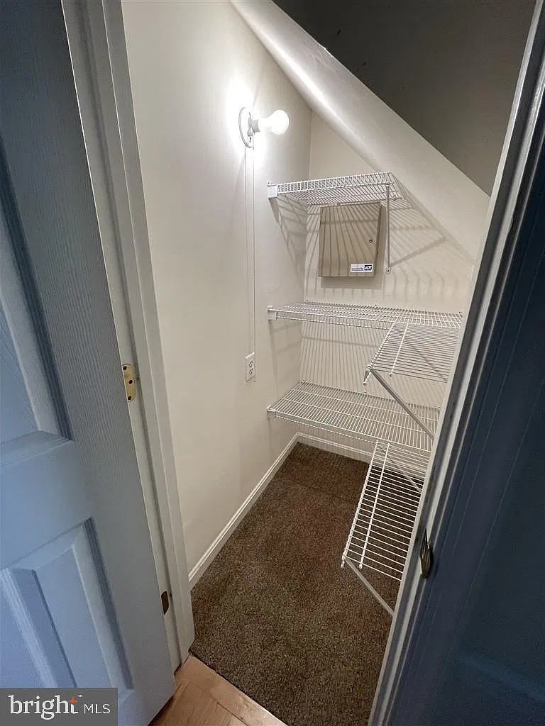 3 bed, 3.5 bath, 2194 sqft, $3,599 — Photo 3