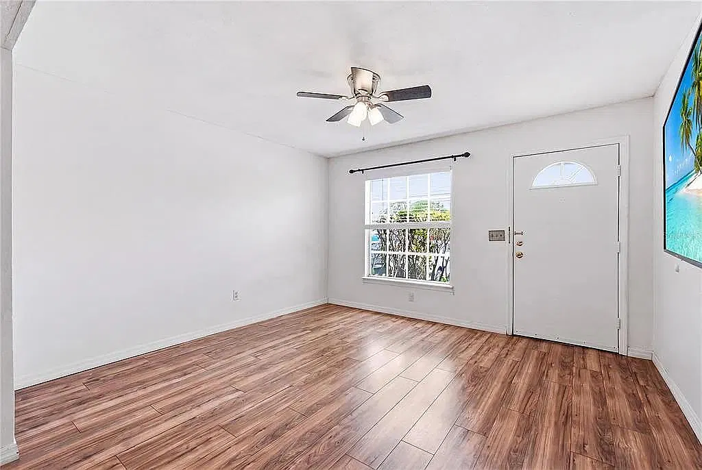 2 bed, 886 sqft, $1,600 — Photo 4