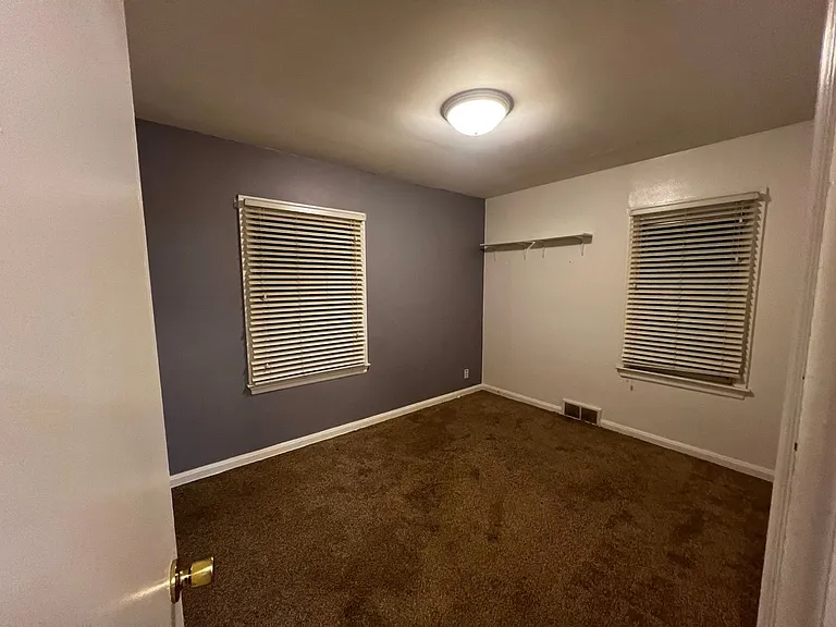 1020 S Rock Hill Rd — Photo 15