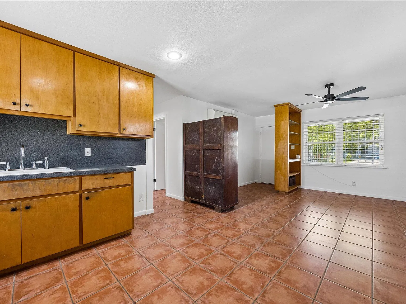 2 bed, 1.0 bath, 1310 sqft, $1,400 — Photo 3