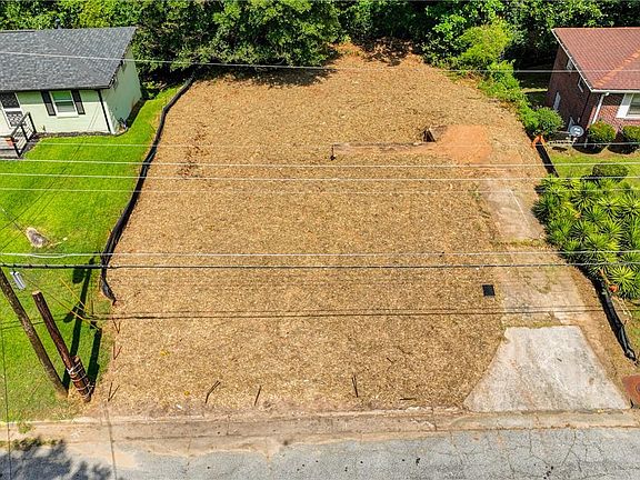 3rd image of 232 Oakcliff Ct NW