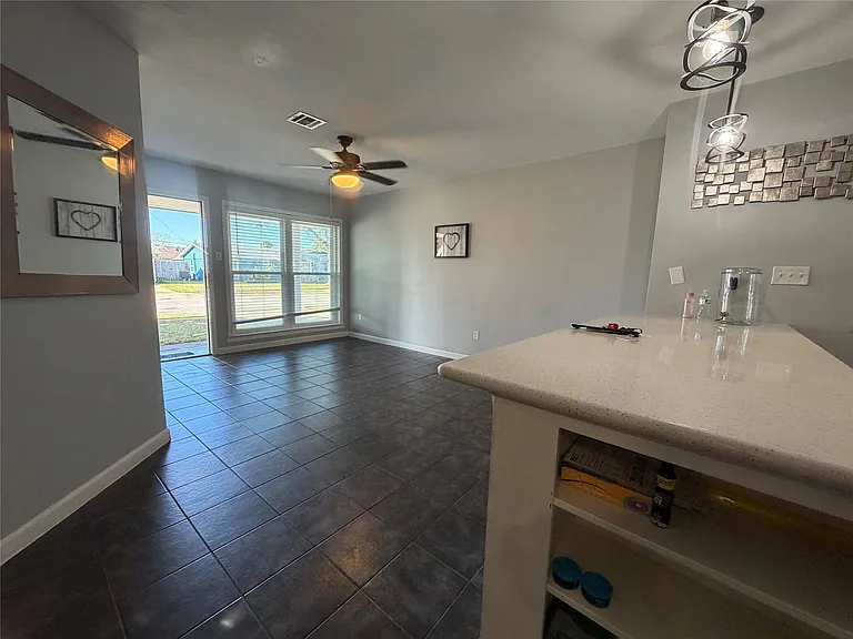 2806 Pine St — Photo 5