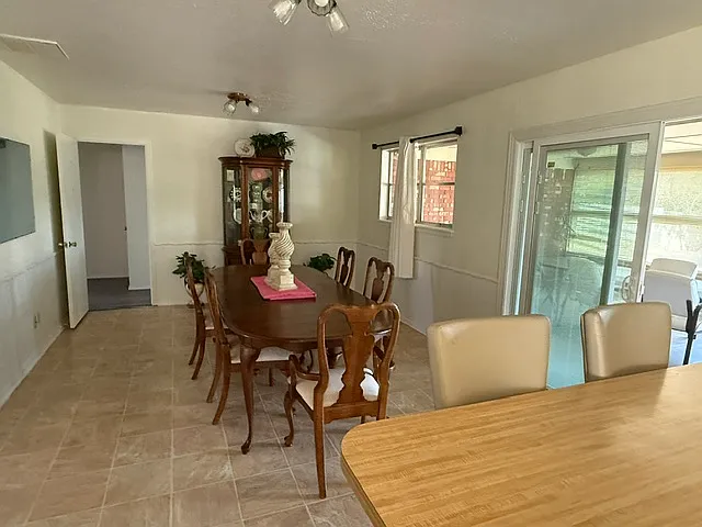 3 bed, 1361 sqft, $1,300 — Photo 3