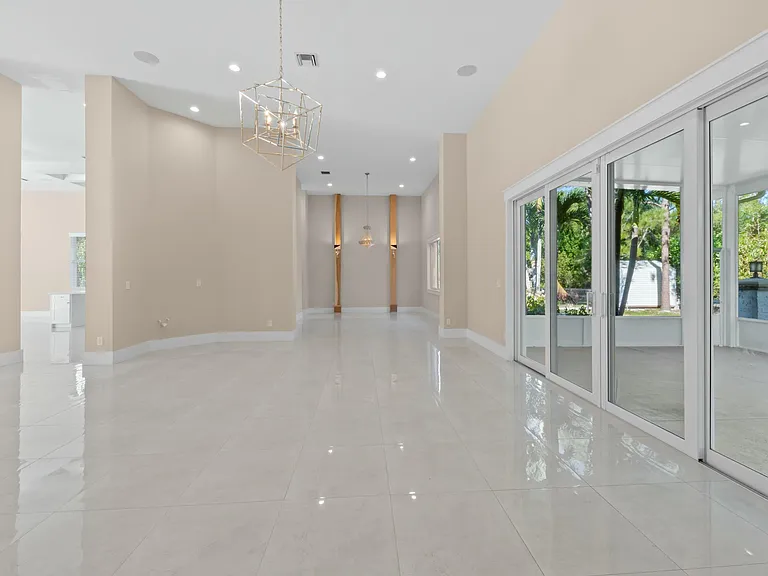 15503 Temple Blvd — Photo 12