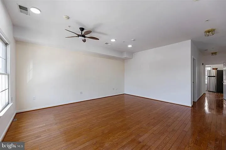 232 Main St #4 — Photo 16
