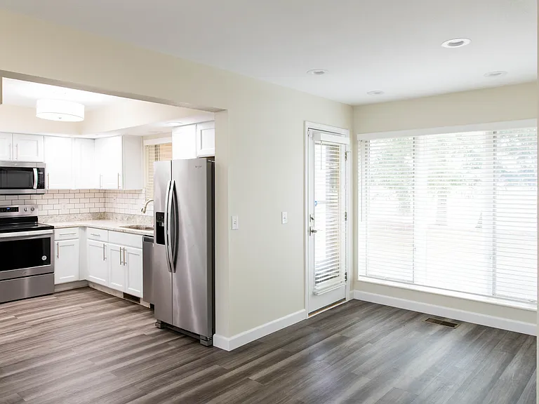 990 Hope Dr — Photo 7