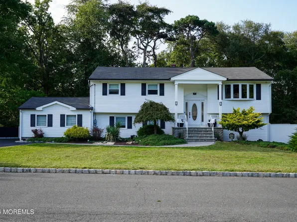31 Hamilton Avenue, Morganville, NJ 07751