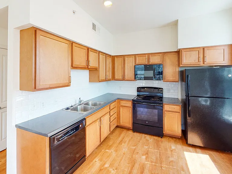 Legacy Pointe at Poindexter Apartments — Photo 7