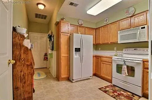 950 52nd Avenue Court — Photo 3