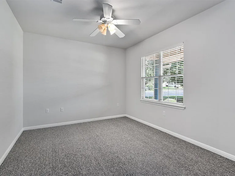 101 Dawson Trl — Photo 2