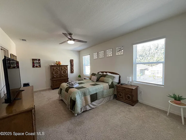 976 Trinity St — Photo 45