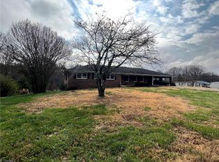 3939 Pine Hall Rd, Walnut Cove, NC 27052