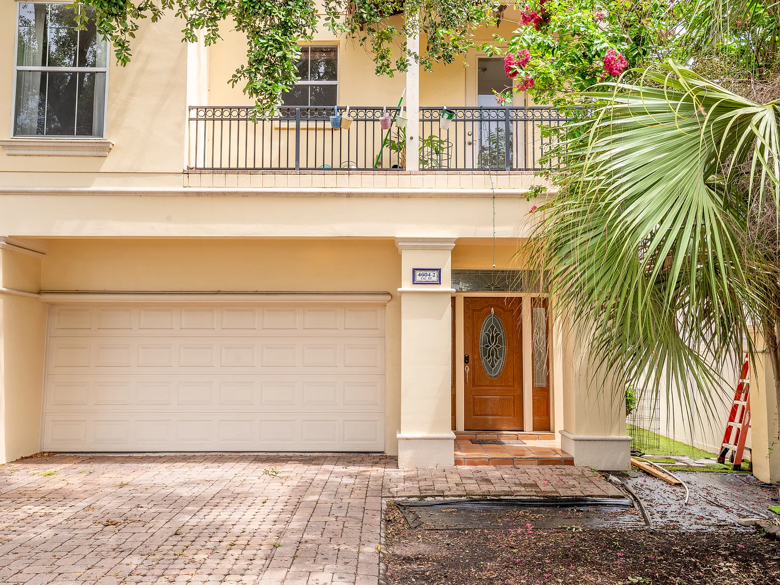 2 bed, 2.5 bath, 1702 sqft, $3,300 — Photo 2