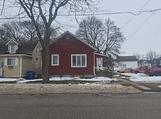307 6th St, Manistee, MI 49660